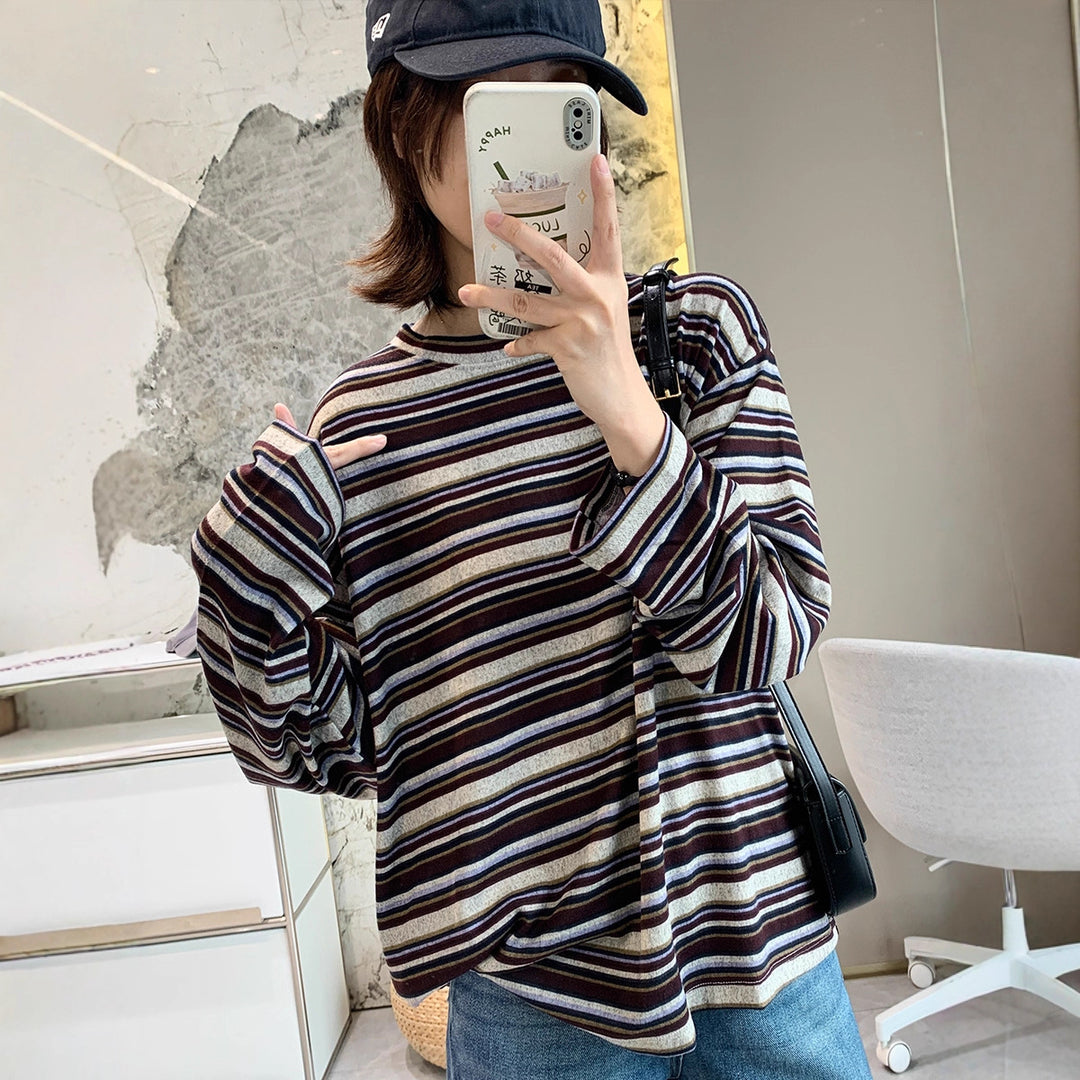 Women's casual long-sleeve shirt with modern striped pattern Chic & Stil
