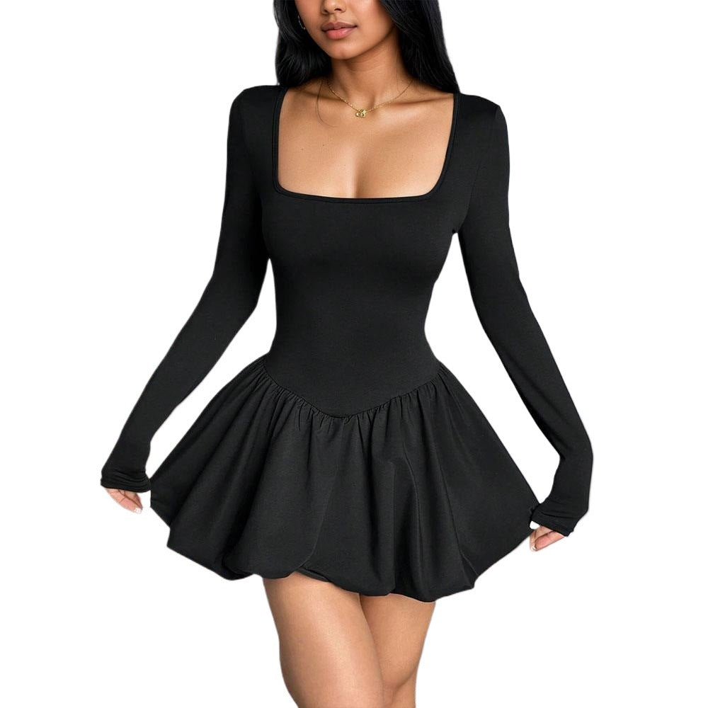 Robe mini femme avec décolleté rond profond et jupe ludique Chic & Stil