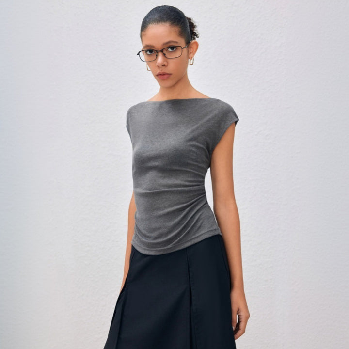 Haut élégant pour femmes avec un design drapé asymétrique Chic & Stil