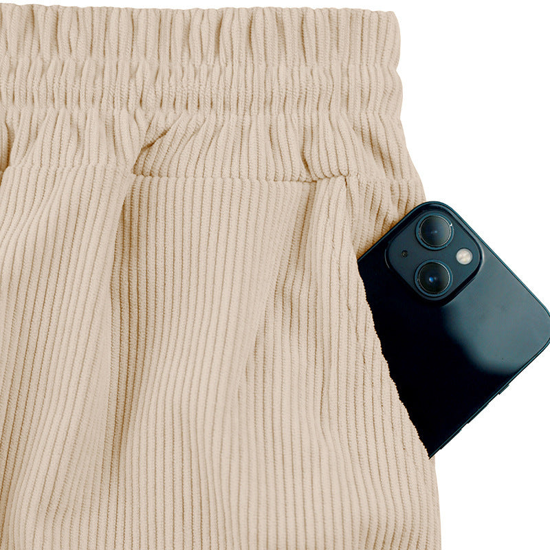 Casual cargo shorts for men with elastic waistband and practical side pockets Lune London