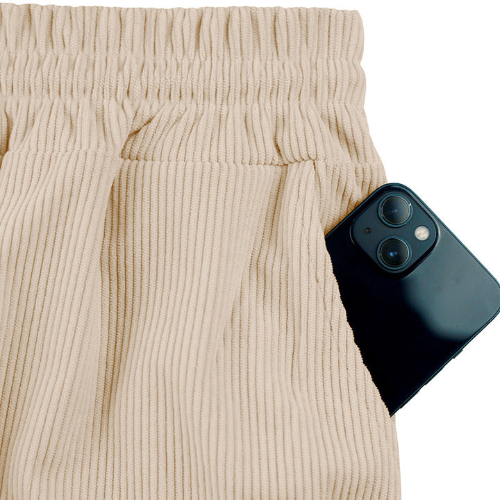 Casual cargo shorts for men with elastic waistband and practical side pockets Lune London