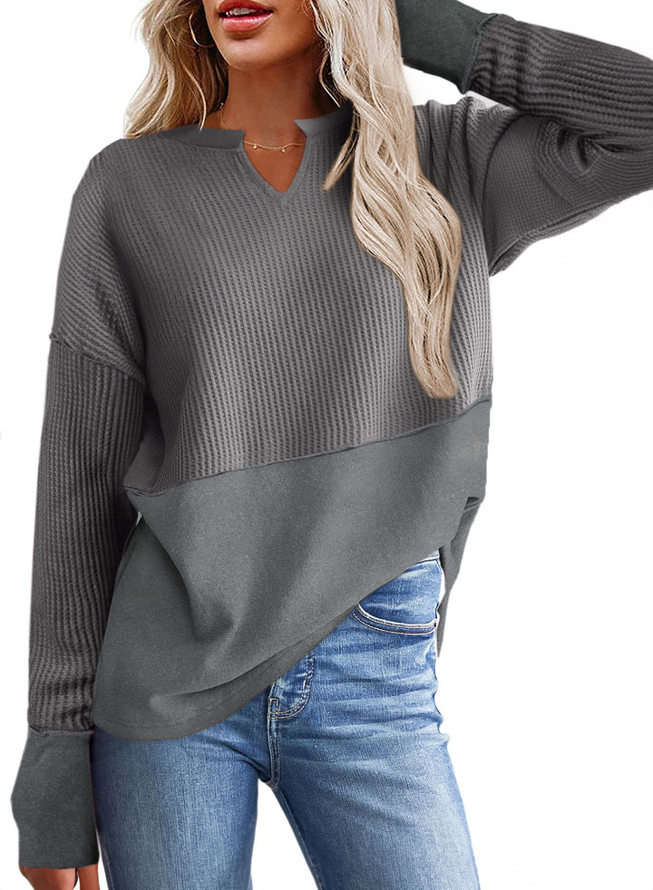 Casual knit pullover for women with V-neck and texture Lune London