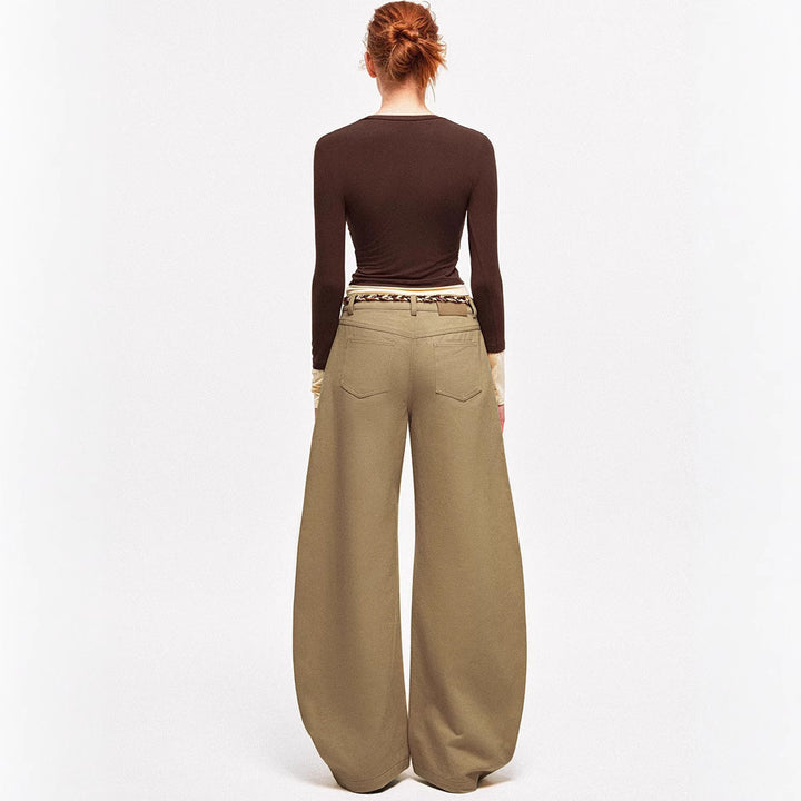 Pantalons Chino Amples pour Femmes avec Design Élégant et Ceinture Tressée Chic & Stil