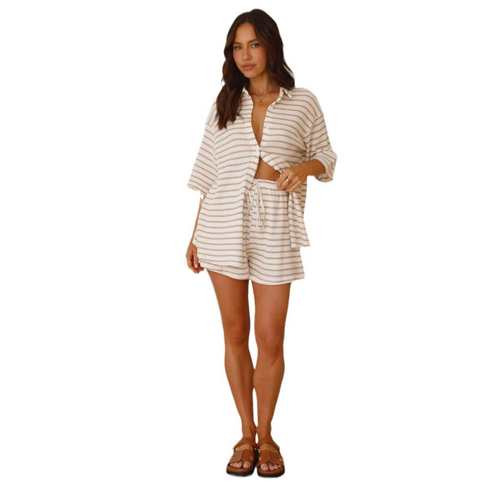 Costume d'été décontracté pour femmes avec haut rayé et shorts Chic & Stil