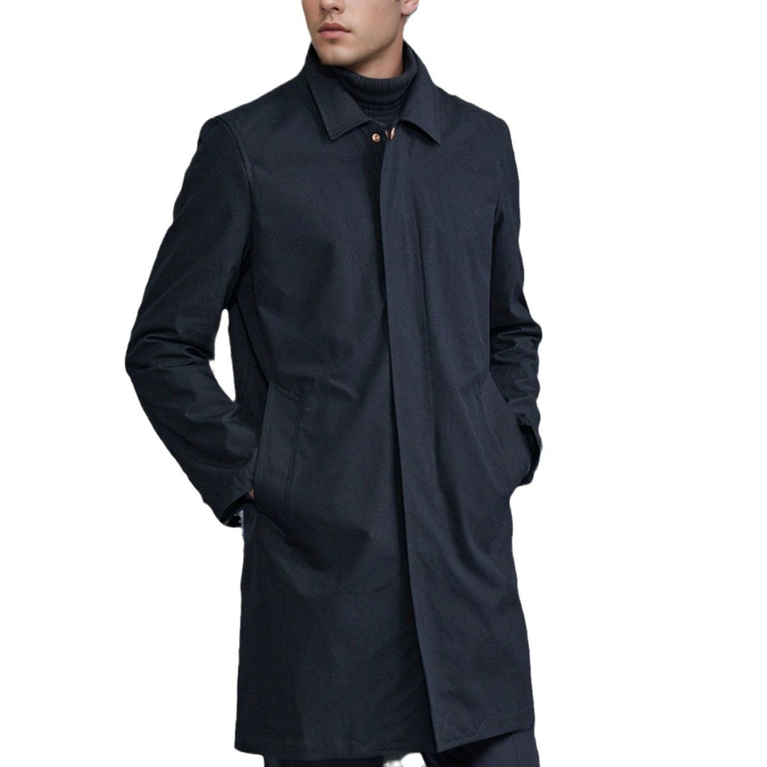 Elegant transitional coat for men with a practical high collar and hidden pockets Lune London