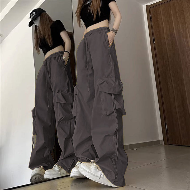 Women’s cargo pants in urban style with side pockets and elastic waistband
