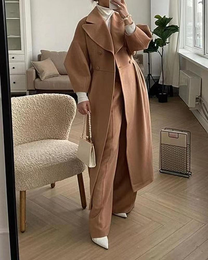 Manteau trench élégant pour femmes avec coupe ajustée et fente latérale Chic & Stil