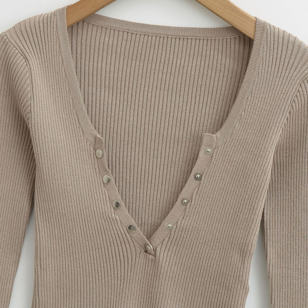 Cropped long sleeve T-shirt for women with button placket Lune London