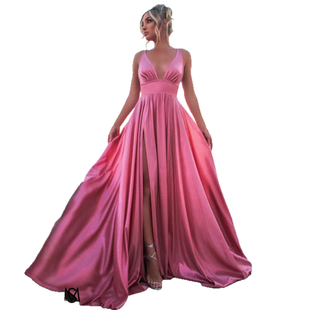 Glamorous maxi dress for women with deep V-neck and slit Chic & Stil