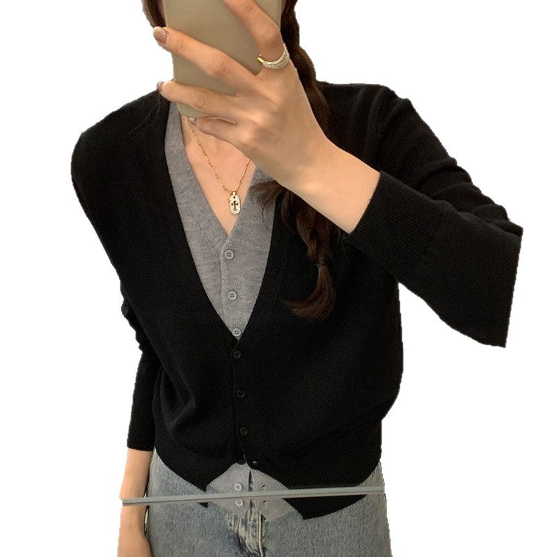 Women's fine cardigan with classic V-neck and elegant button details Lune London