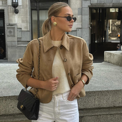 Short women’s jacket in high-quality faux suede with classic buttons and practical pockets Lune London