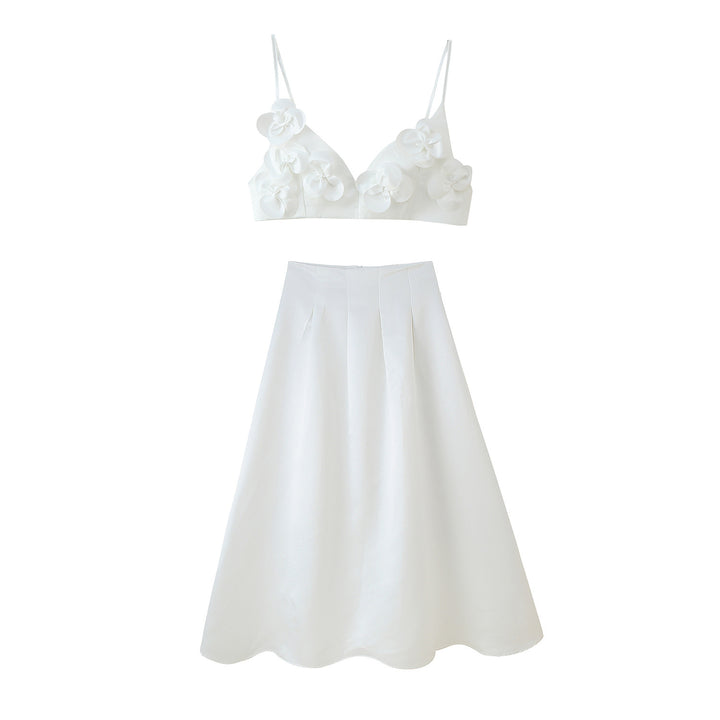 Fashionable women's set with floral details and flared skirt Lune London