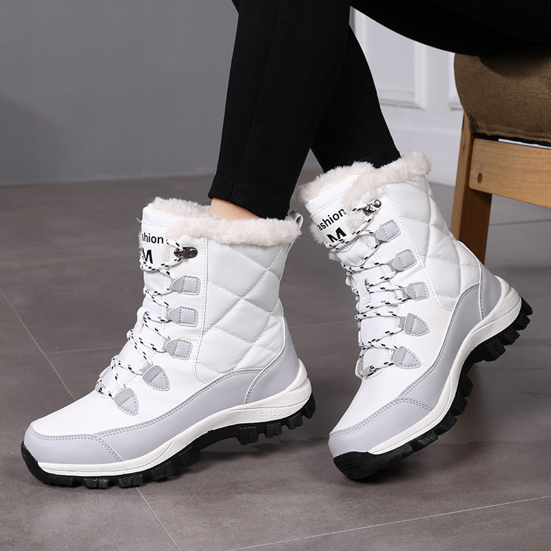 Insulated winter boots for women with non-slip sole and cozy lining Lune London