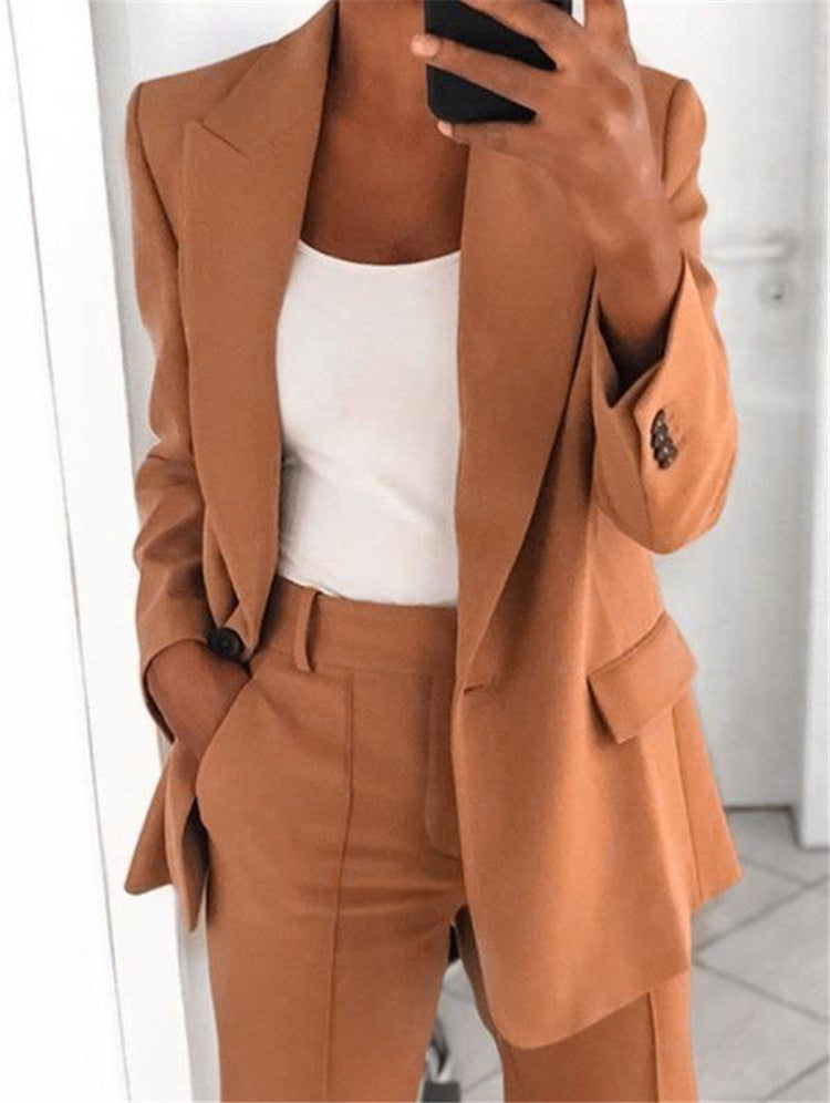 Ladies elegant blazer with fitted cut and practical pockets Lune London