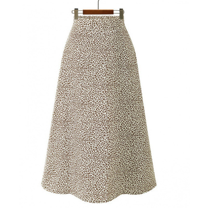 Jupe midi pour femmes avec une coupe élégante en A et un design à pois à la mode Chic & Stil