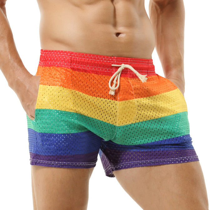 Shorts de bain pour hommes avec un matériau en maille respirant et un motif de rainbow coloré Lune London