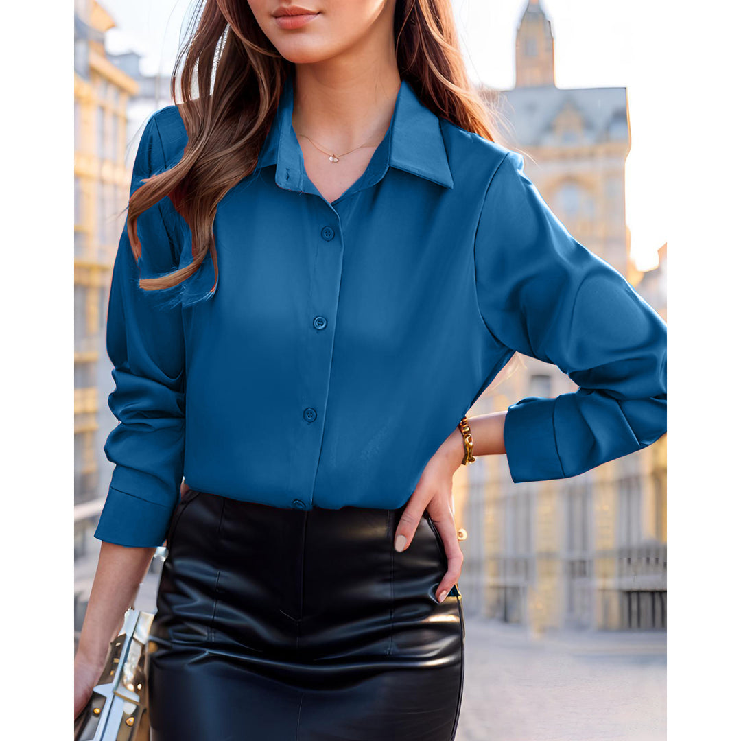 Ladies Elegant and lightweight blouse with comfortable cut and light shine Lune London
