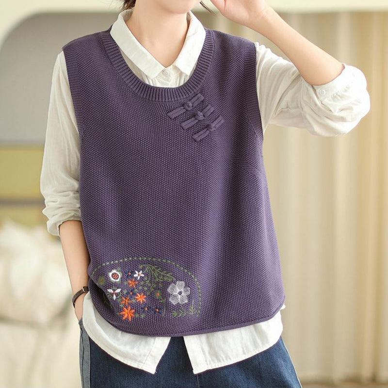Knitted sweater for women with decorative embroidery Lune London