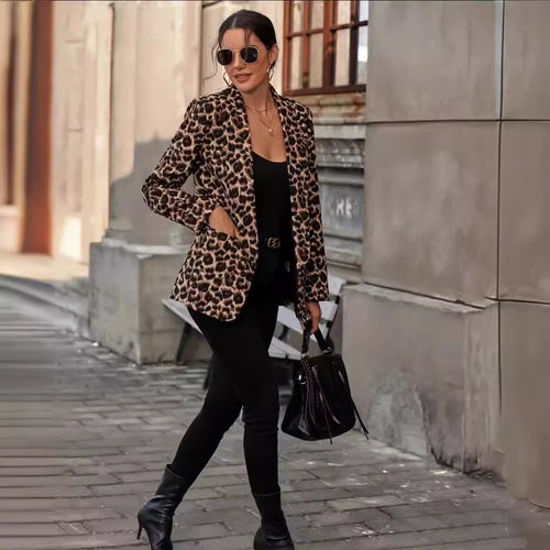 Trendy women's blazer with leopard pattern and tailored fit Lune London