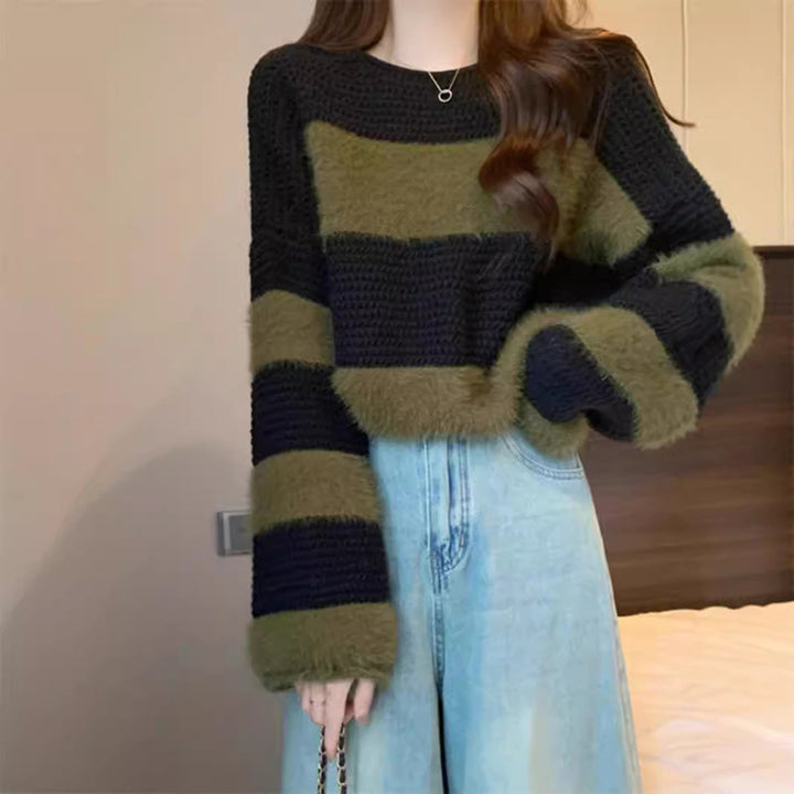 Comfortable sweater for women with a loose fit and a striking striped pattern Lune London