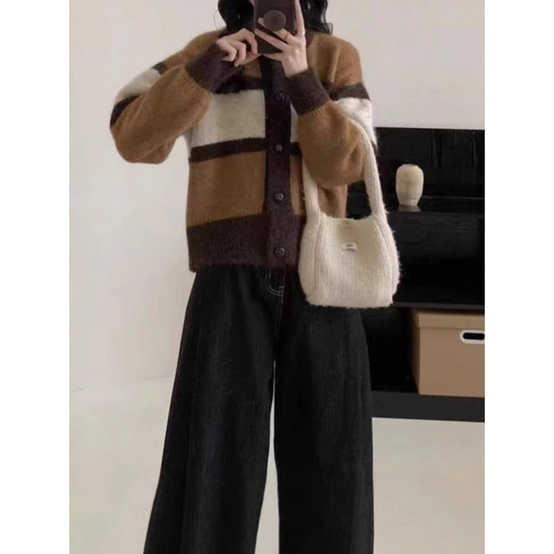 Pull à carreaux confortable pour femmes avec boutons et matériau doux Chic & Stil