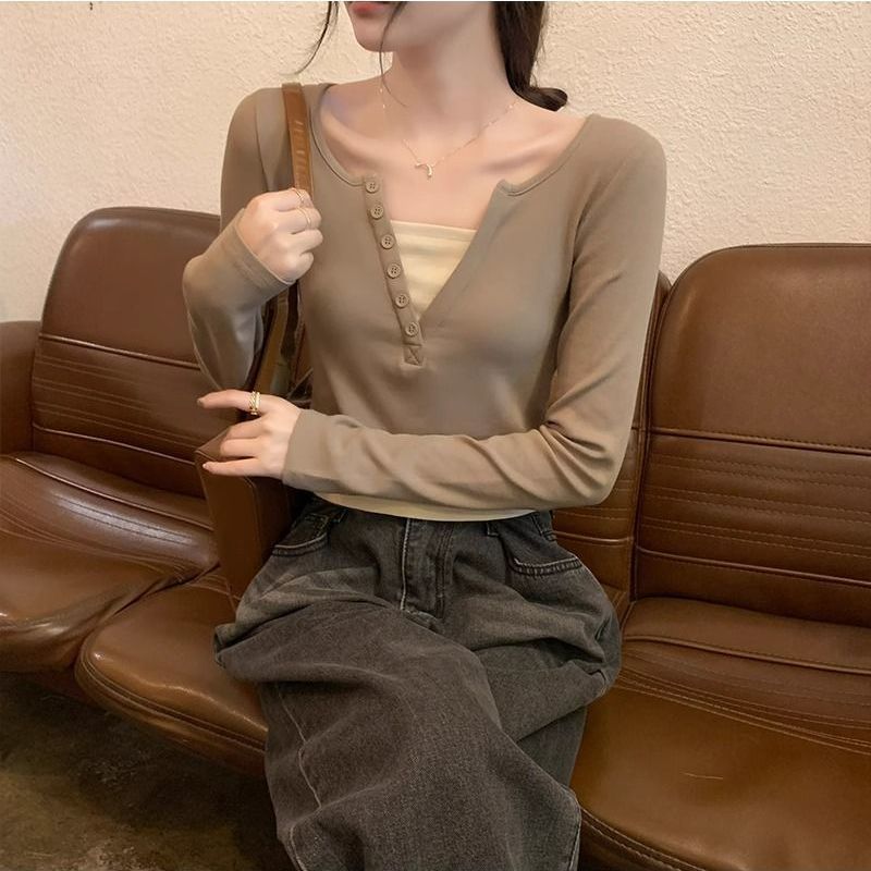 Chemise à manches longues pour femmes avec patte de boutonnage et col rond Chic & Stil