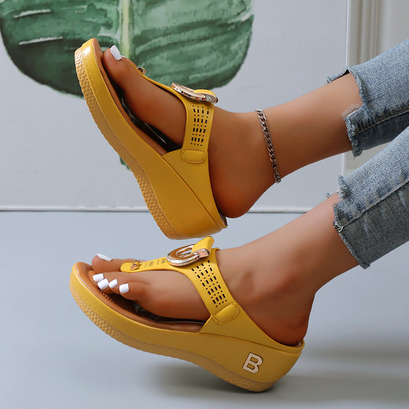 Ergonomic sole sandals for women with trendy design Lune London