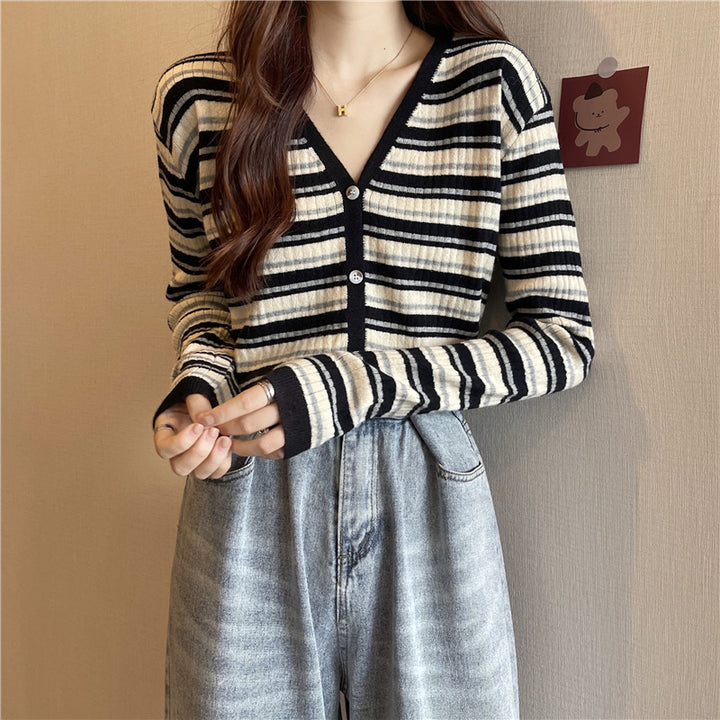 Ladies striped cardigan with buttons and V-neck Lune London