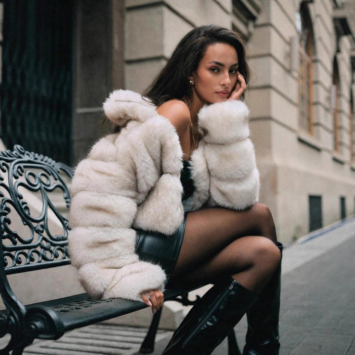 Ladies Soft padded faux fur with wide collar and zipper Lune London