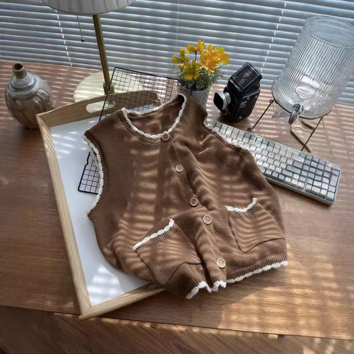 Knitted cardigan for women with contrasting details and pockets Lune London