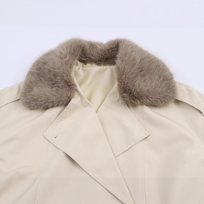 Trendy women's jacket with faux fur collar and double-breasted Lune London