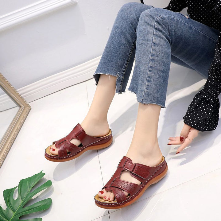 Women's strap sandals with a breathable upper material structure and a comfortable sole Lune London