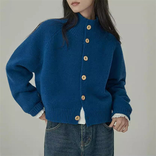 Cardigan pour femmes avec col haut et grands boutons en bois Chic & Stil