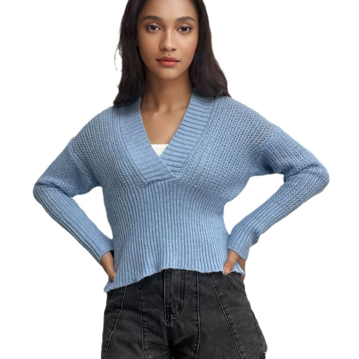 Women trendy knit sweater with a casual V-neck and a fine ribbed design Lune London