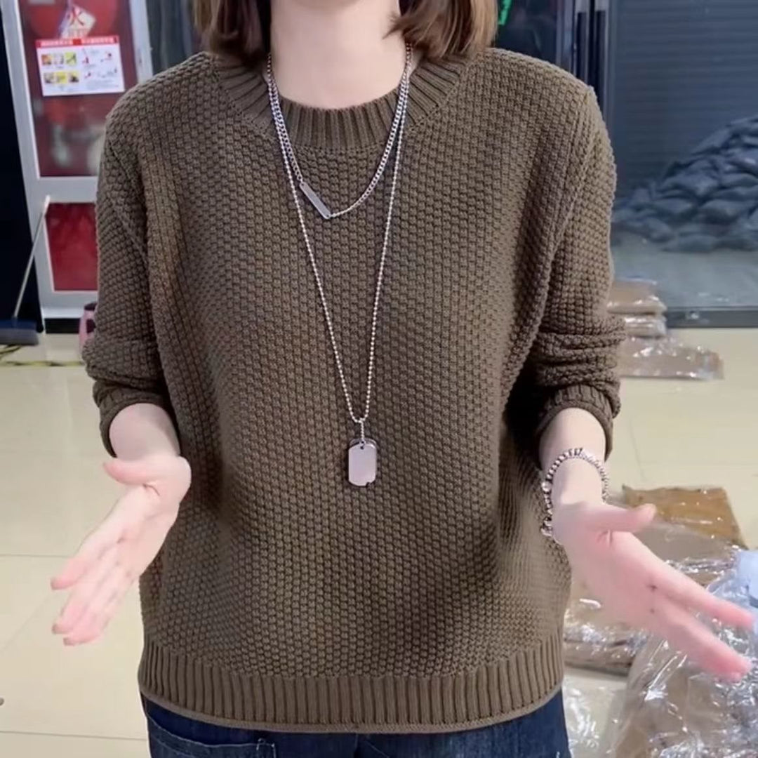 Casual knitted pullover for women with a textured surface and a loose fit Lune London