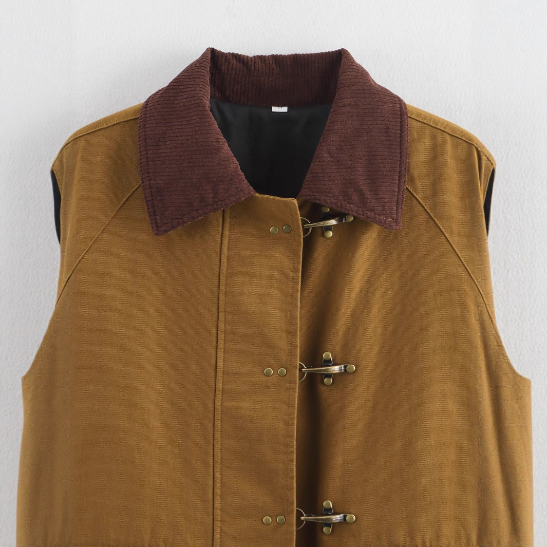 Casual utility jacket for women with functional pockets and practical button closure Lune London