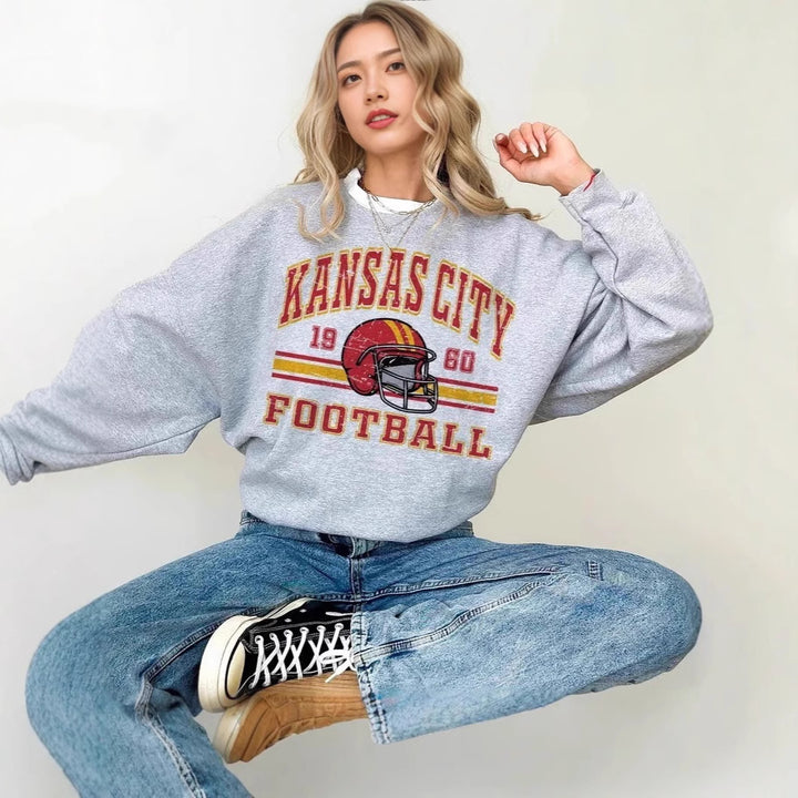 Women Oversized Sweatshirt with nostalgic football motif Chic & Stil