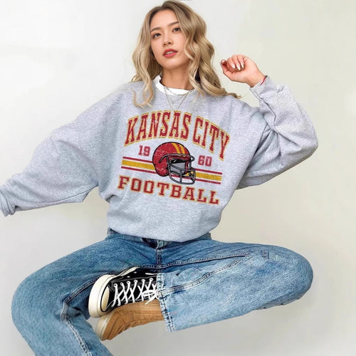 Women Oversized Sweatshirt with nostalgic football motif Chic & Stil