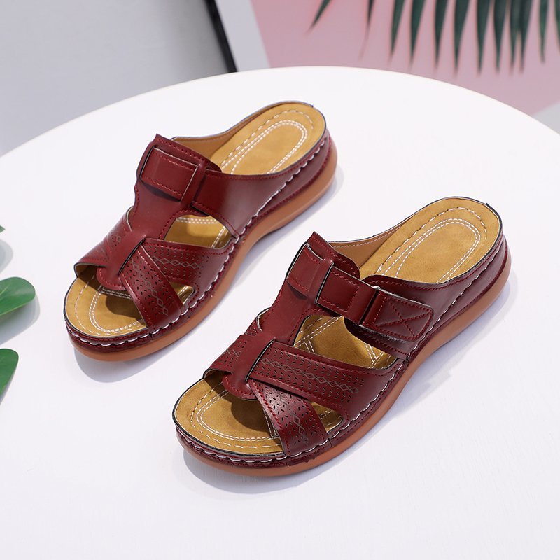 Women's strap sandals with a breathable upper material structure and a comfortable sole Lune London