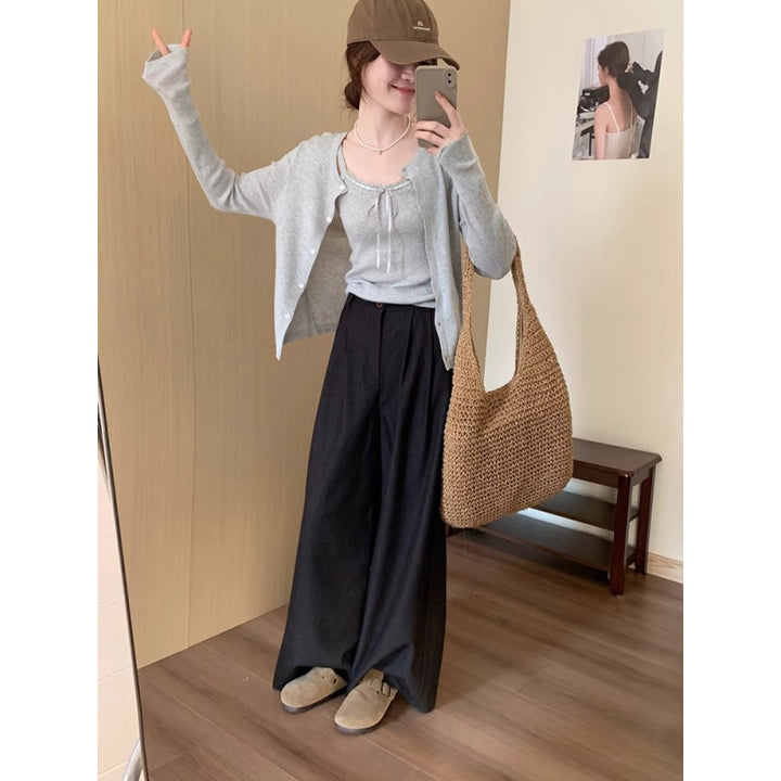 Cardigan décontracté pour femmes avec des détails de boutons à la mode et des manches allongées Chic & Stil