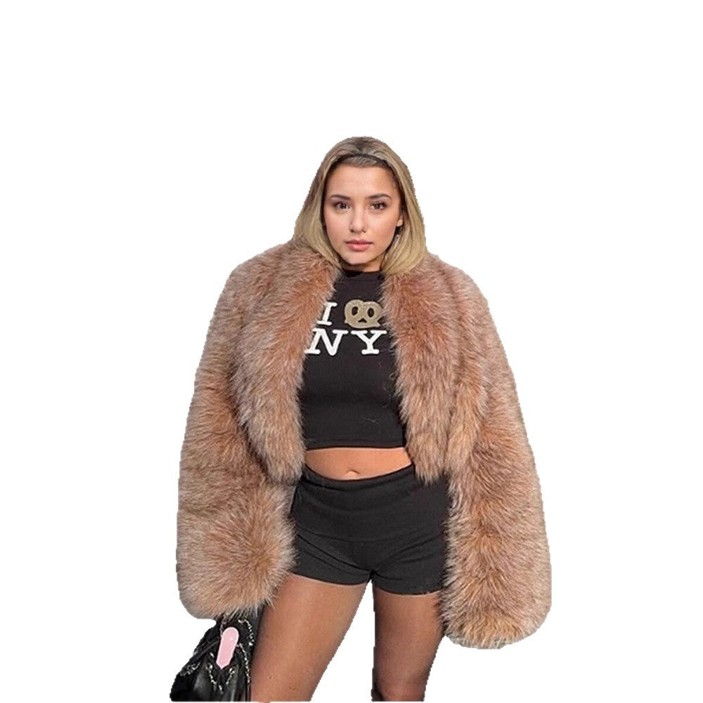 Faux fur jacket for women with voluminous sleeves and a modern cut Lune London