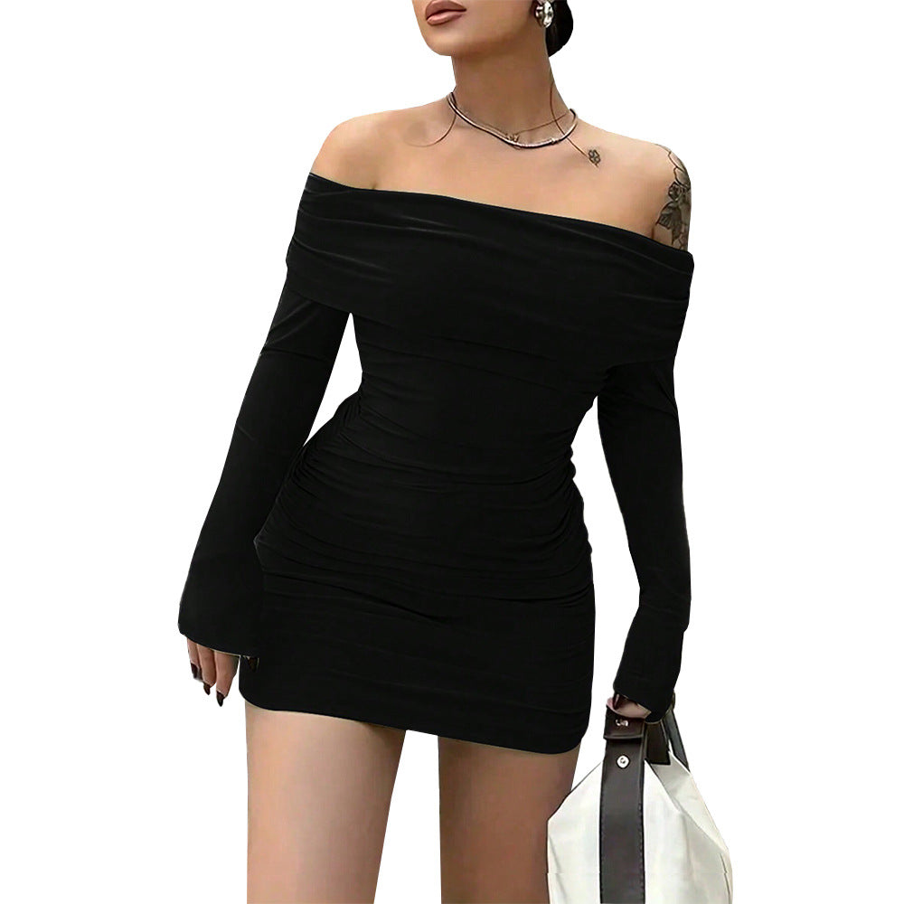 Robe mini femme avec design épaules nues et détails de volants raffinés Chic & Stil