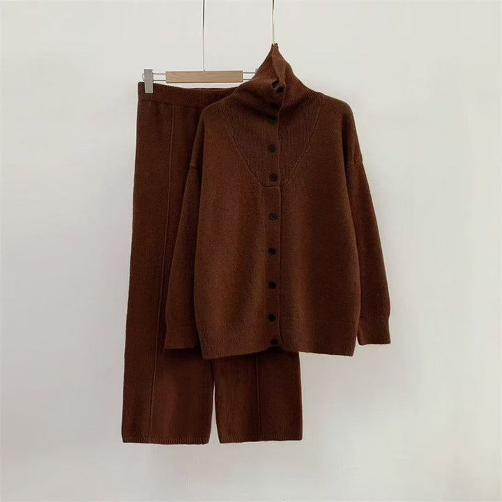 Ensemble en maille pour femmes avec col montant moderne et patte de boutonnage confortable Chic & Stil