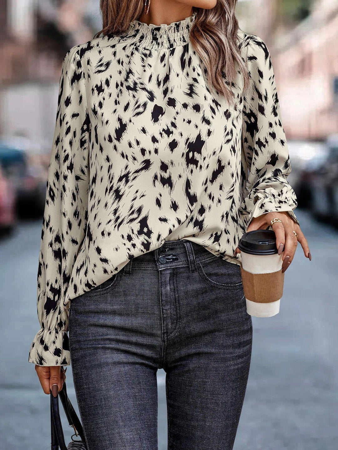 Women's blouse with elegant gathering and stylish pattern Lune London