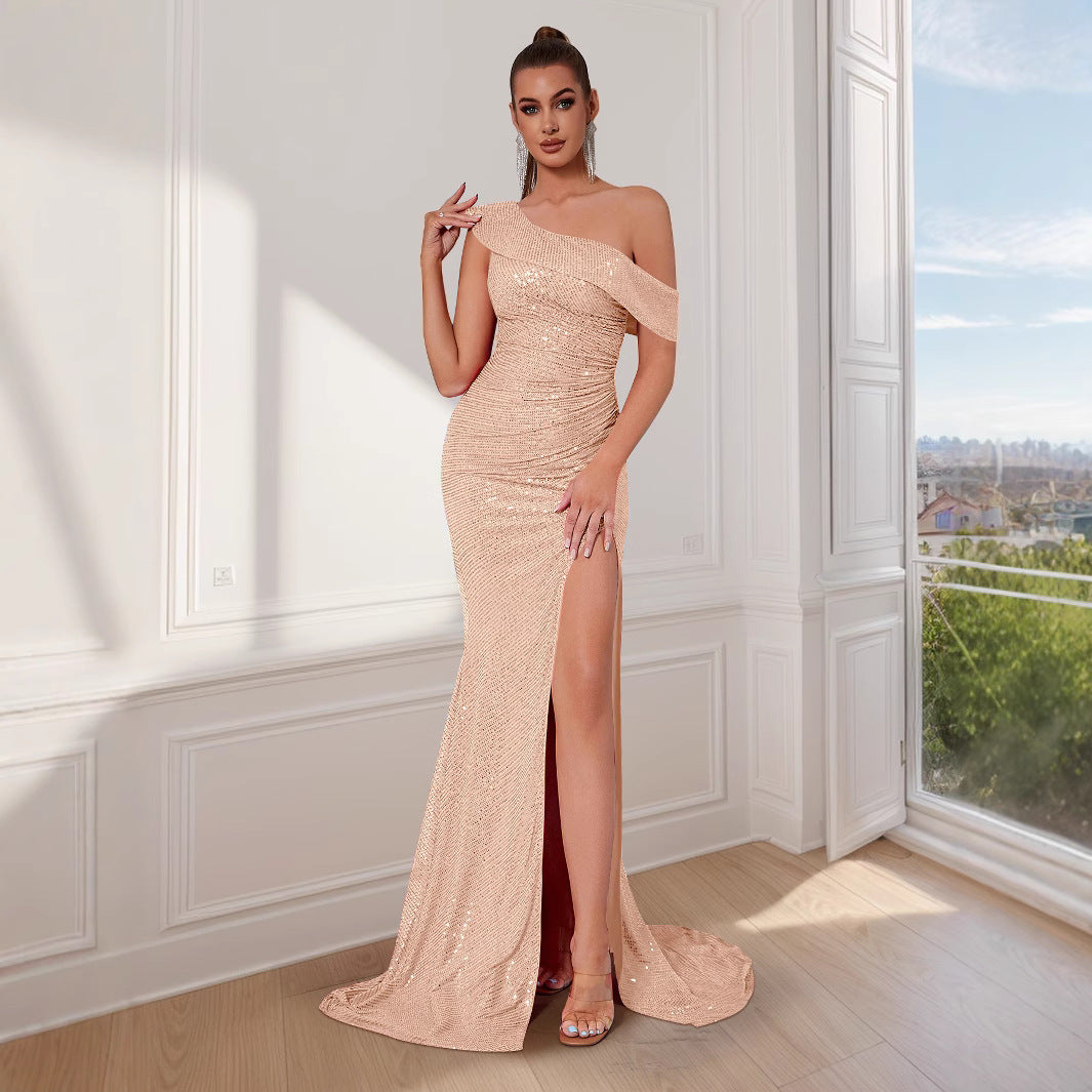 Robes de soirée élégante à épaules dénudées pour femmes avec des sequins étincelants et une fente haute Chic & Stil