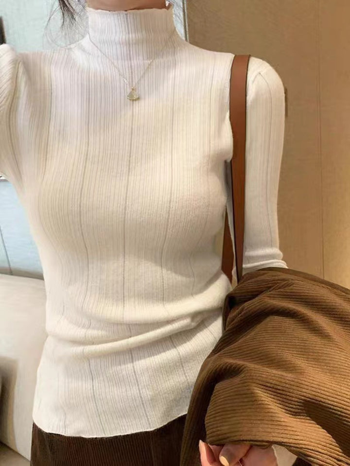 Pull en maille fine pour femmes à coupe moderne avec col haut Chic & Stil