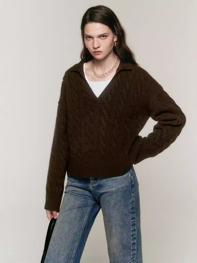 Sweater tricoté pour femmes avec décolleté en V et motif en câble Chic & Stil