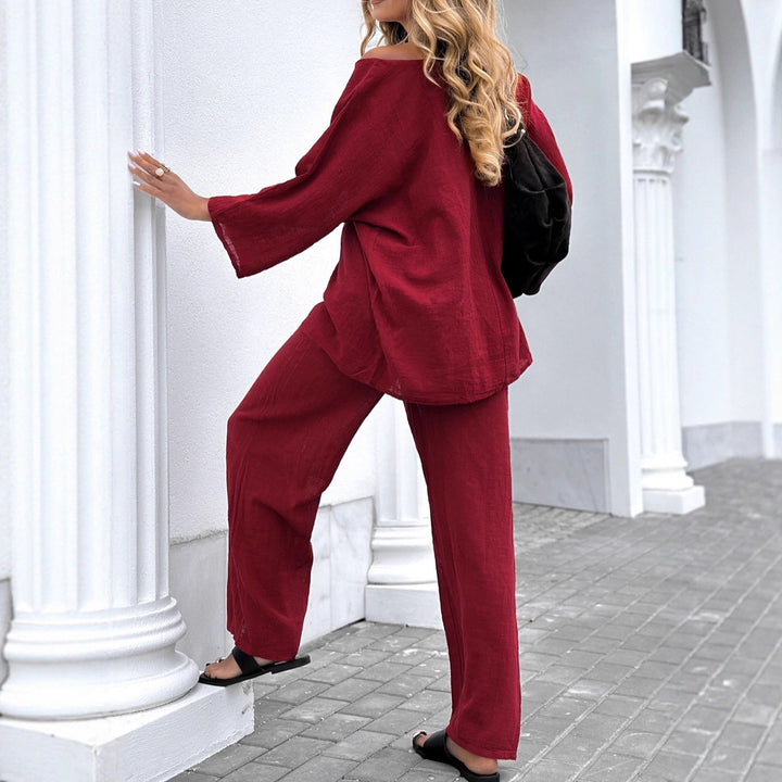Ensemble deux pièces décontracté et aérien pour femmes avec haut élégant et pantalons à coupe large Chic & Stil