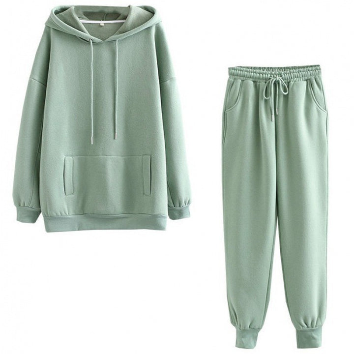 Women's loungewear set with comfortable hoodie and comfortable jogger pants Lune London