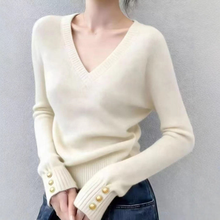 Pull fin pour femmes en V avec des détails de bouton élégants Chic & Stil